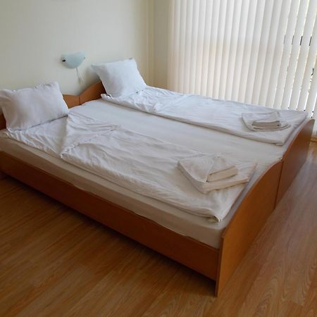Sunny Fort Apartments Pantai Sunny Ruang foto