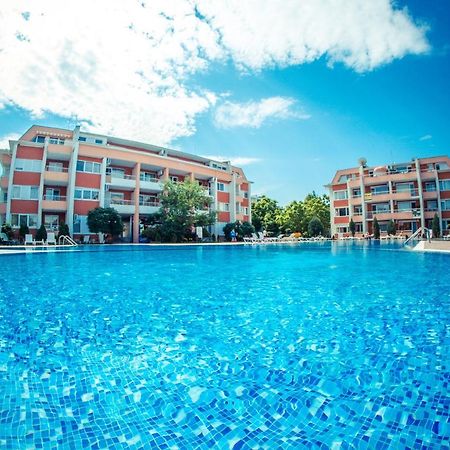 Sunny Fort Apartments Pantai Sunny Bagian luar foto