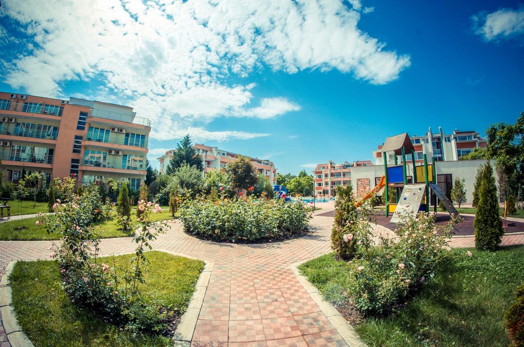 Sunny Fort Apartments Pantai Sunny Bagian luar foto