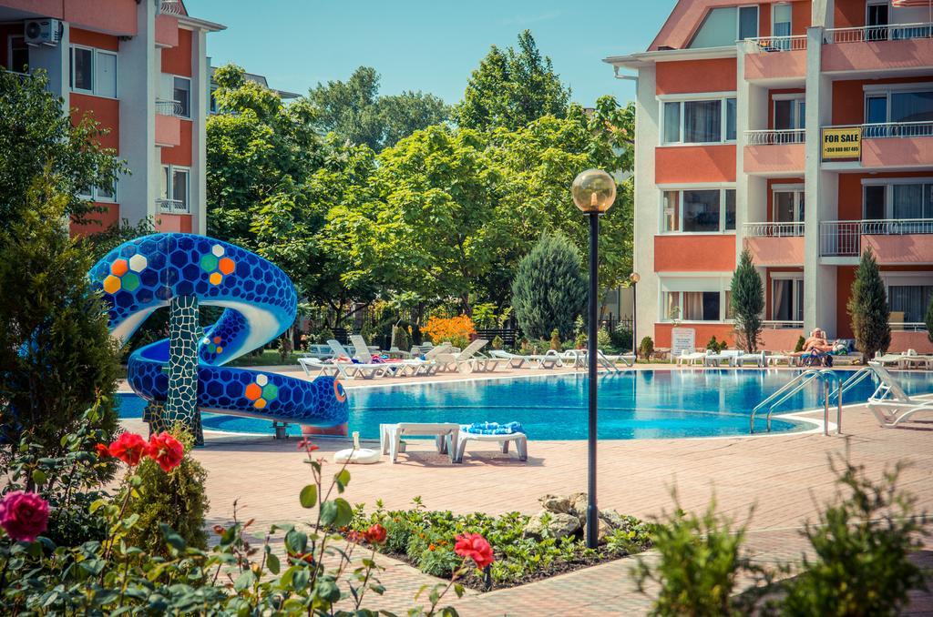 Sunny Fort Apartments Pantai Sunny Bagian luar foto