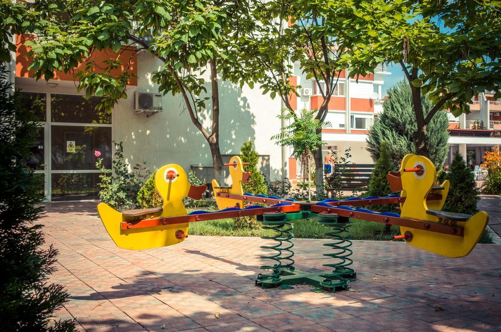 Sunny Fort Apartments Pantai Sunny Bagian luar foto
