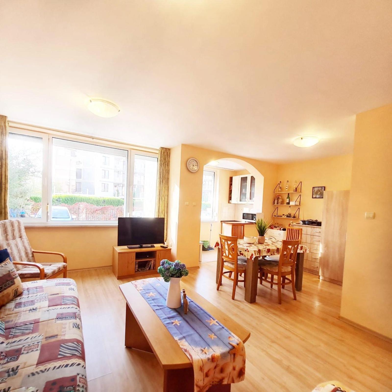 Sunny Fort Apartments Pantai Sunny Bagian luar foto