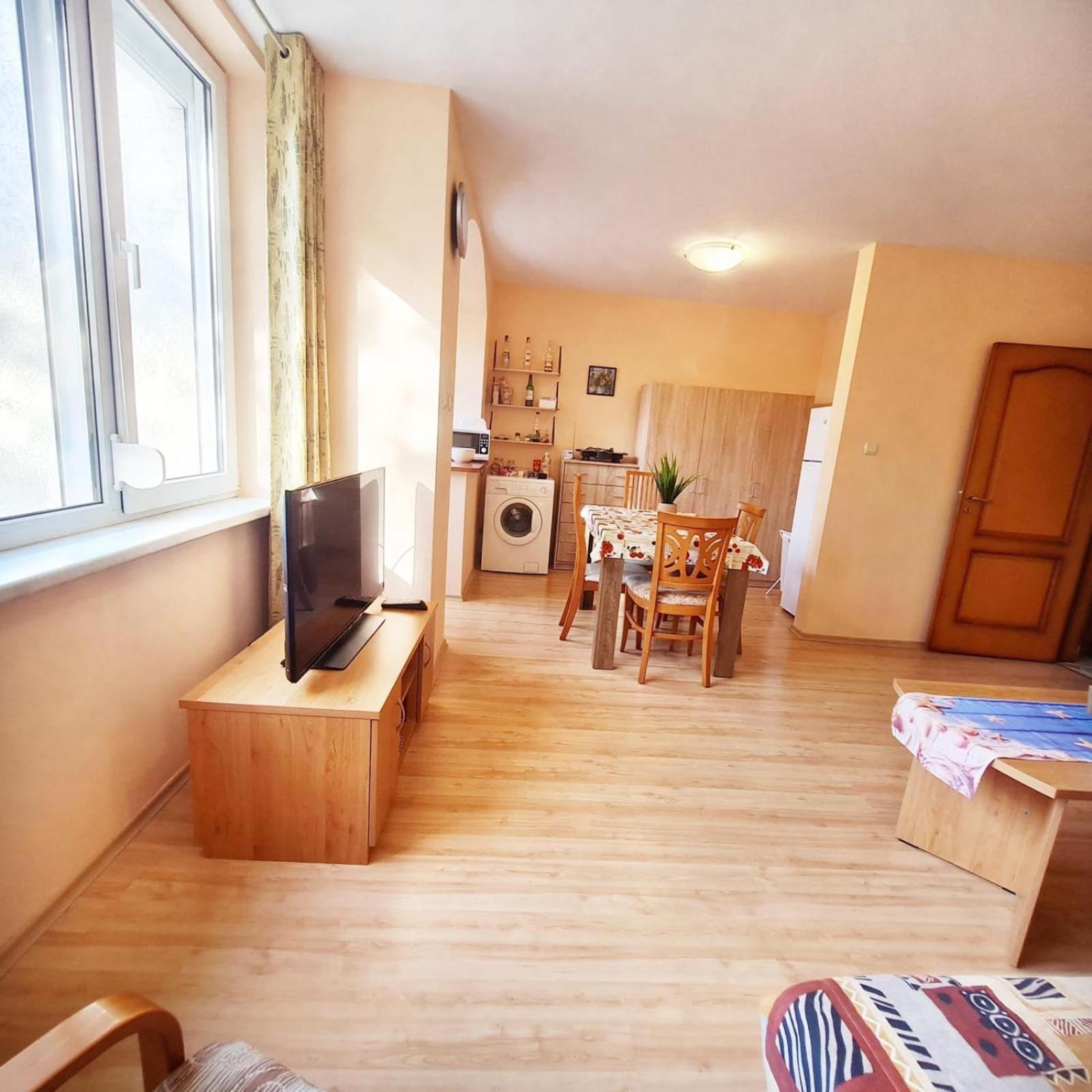 Sunny Fort Apartments Pantai Sunny Bagian luar foto