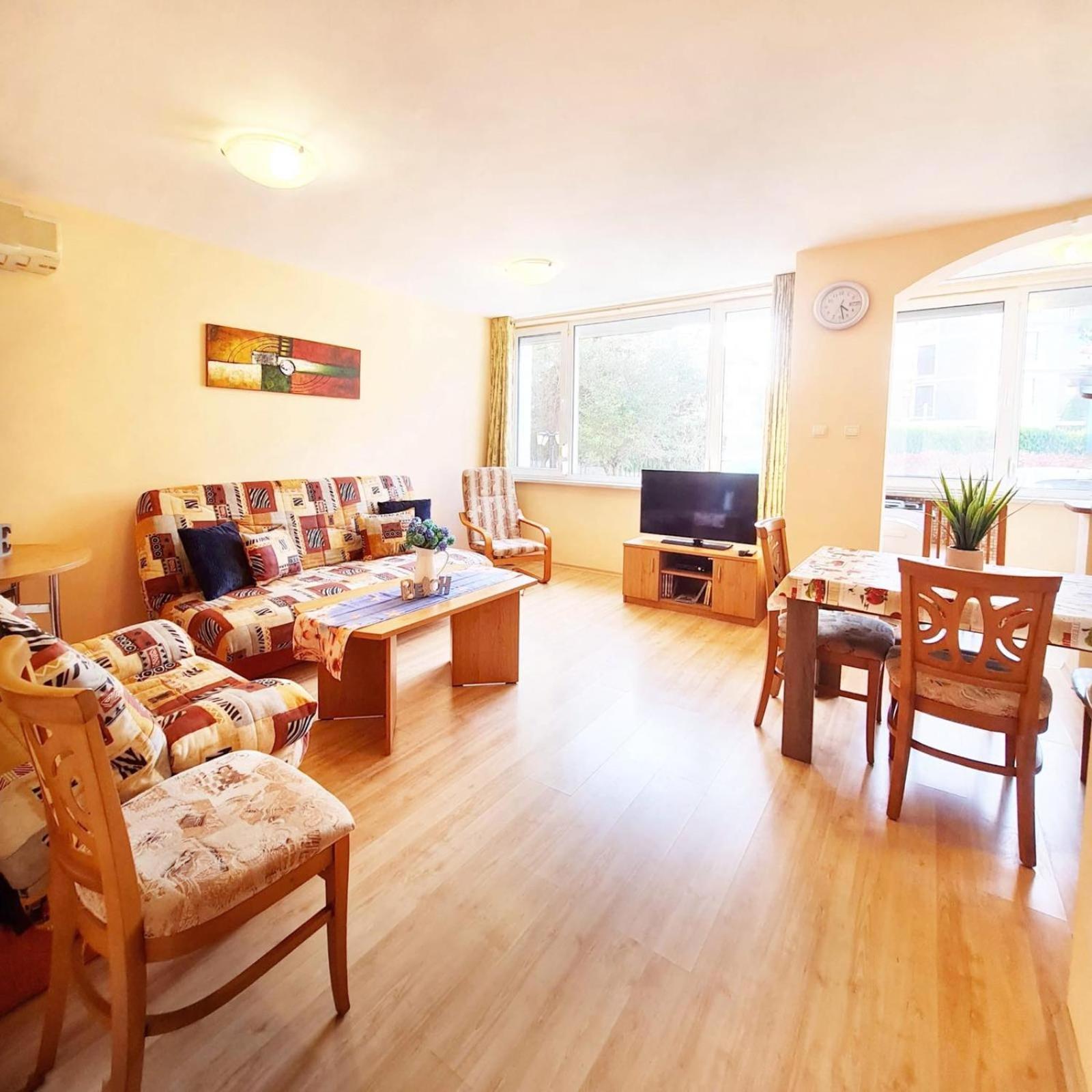 Sunny Fort Apartments Pantai Sunny Bagian luar foto