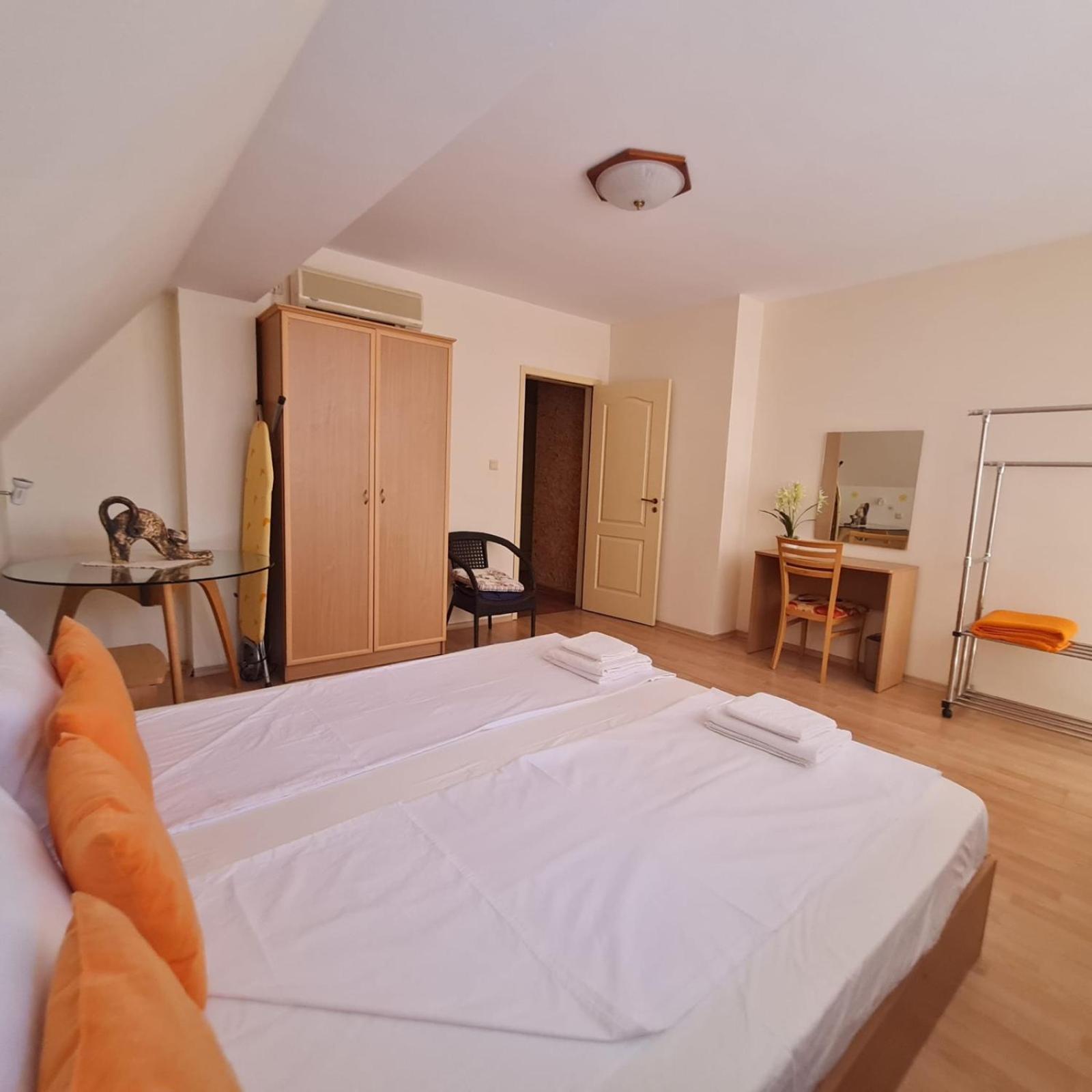 Sunny Fort Apartments Pantai Sunny Bagian luar foto