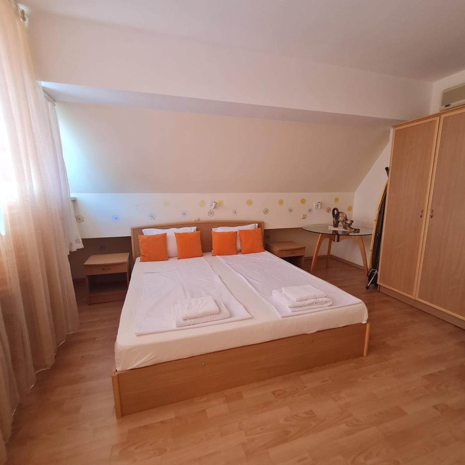 Sunny Fort Apartments Pantai Sunny Bagian luar foto