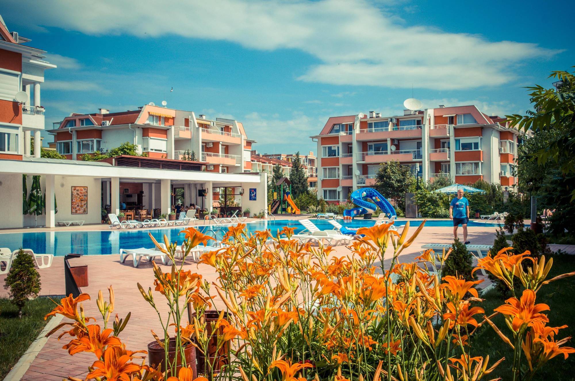 Sunny Fort Apartments Pantai Sunny Bagian luar foto