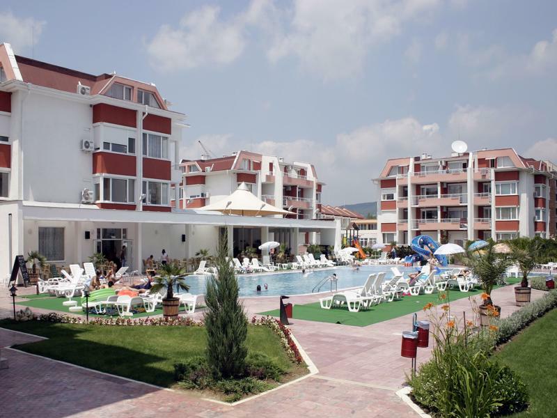 Sunny Fort Apartments Pantai Sunny Bagian luar foto