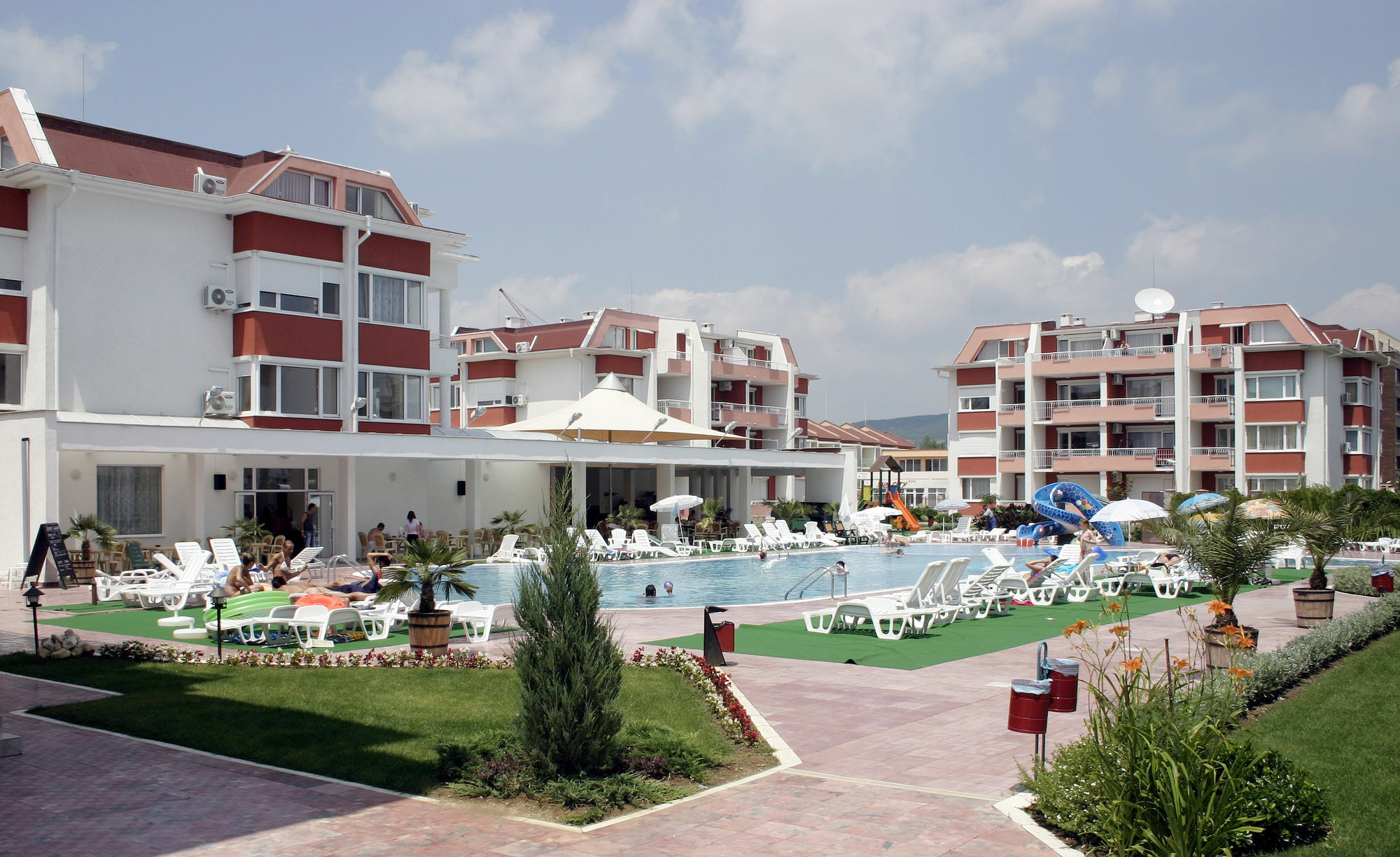 Sunny Fort Apartments Pantai Sunny Bagian luar foto